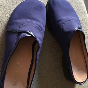 NOT FOR SALE!  TARYN ROSE NavyBlue (7M)Mules Blk 1”Heel Like New